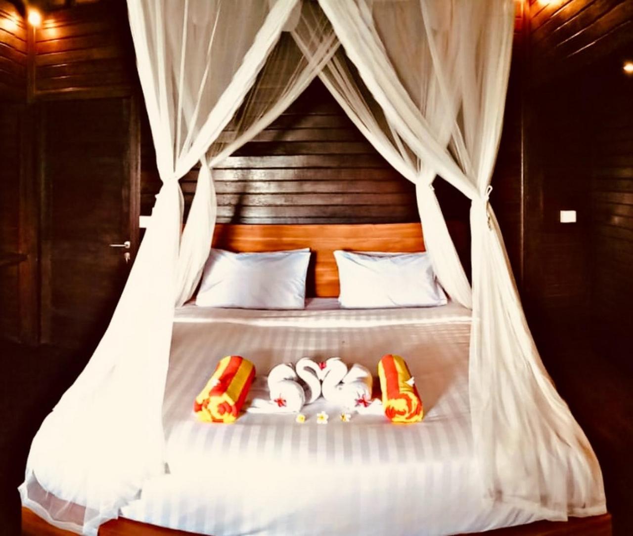 Ocean Hostel Ceningan Island エクステリア 写真